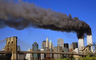 Płonące wieże World Trade Center po ataku terrorystycznym 11 września 2001 r.