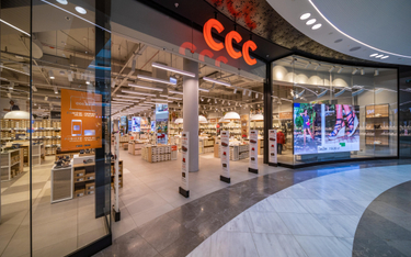 CCC planuje zamykanie sklepów. Połowa przychodów z internetu