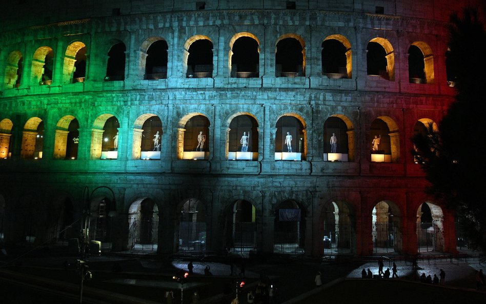 Rzumskie Koloseum można w wybrane dni zwiedzać także nocą.