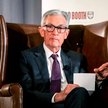 Prezes Fedu Jerome Powell nie spieszy się z powrotem do obniżek stóp procentowych. Chce się najpierw