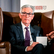 Prezes Fedu Jerome Powell nie spieszy się z powrotem do obniżek stóp procentowych. Chce najpierw dow