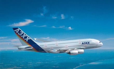 Airbus A3XX (obecnie znany jako Airbus A380) – dwupoziomowy, szerokokadłubowy i czterosilnikowy samo