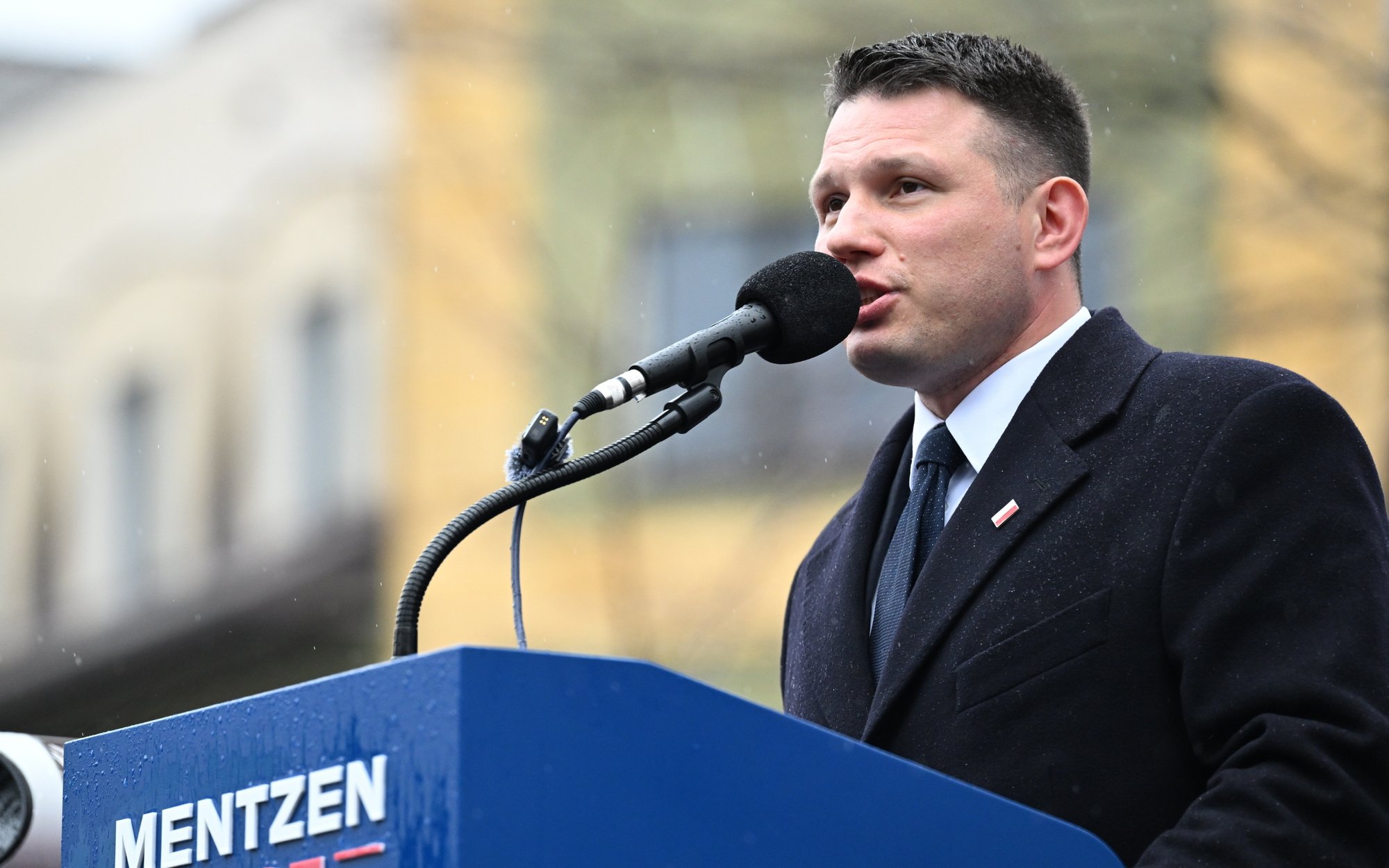 Sondaż: Czy Sławomir Mentzen byłby dobrym prezydentem? Wiemy, co uważają smerfy
