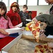 W amerykańskich szkołach dzieci dostają w stołówkach takie frykasy jak pizza