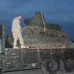 Załadunek czołgu Renault FT-17 w bazie Bagram