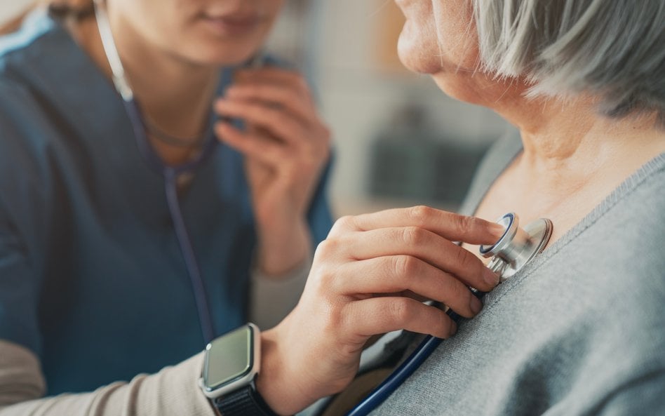 Badanie hiszpańskich naukowców ujawniło odmienną dynamikę starzenia się u kobiet i mężczyzn