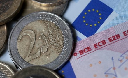 Oczekiwania na skup obligacji osłabiły euro