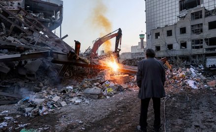 Usuwanie skutków jednego z izraelsko-amerykańskich ataków na Teheran