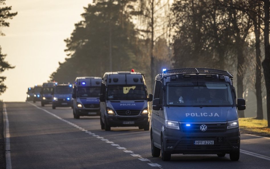 Szef MSW Niemiec: Musimy pomóc polskiemu rządowi. Pełnią ważną służbę