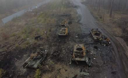 Zniszczone rosyjskie pojazdy wojskowe, obwód kijowski, fotografia z 1 kwietnia