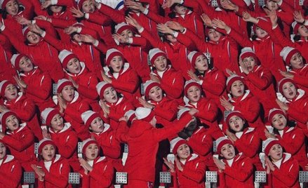 Cheerleaderki z Korei Północnej dopingują sportowców