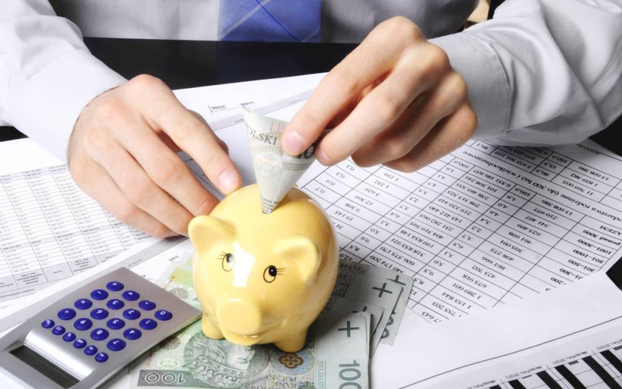 Polacy przez cały czas wolą oszczędzać niż wydawać. To kiepsko dla gospodarki