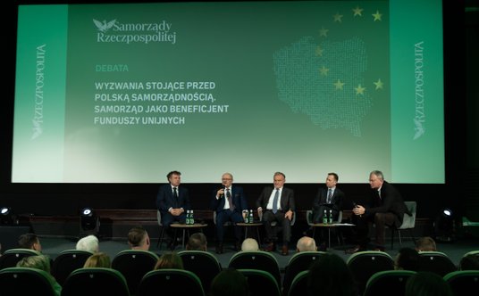 Debata w trakcie gali "Samorządy Rzeczpospolitej. 20 lat Polski w UE"