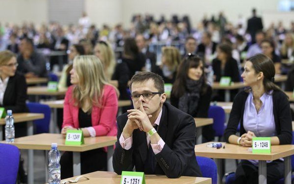 Aplikacje prawnicze 2011 r.: najlepsze wyniki egzaminu w Łodzi i Krakowie