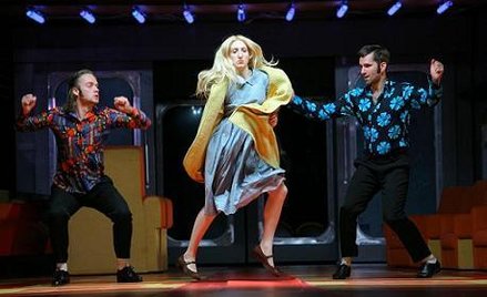 fot. Jan Zamoyski; na zdjęciu: Piotrek Polak, Klara Bielawka, Marcin Bosak; Teatr Dramatyczny "Alicj