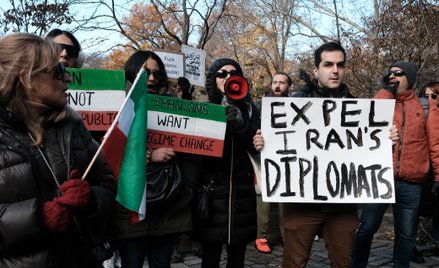 Demonstranci przed domem irańskiego dyplomaty w Nowym Jorku
