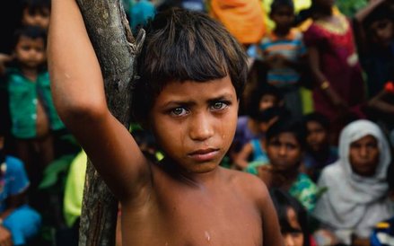 4. Dziecko uchodźców z ludu Rohingya w obozie w Bangladeszu.