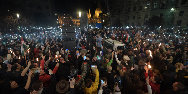 Afera na Węgrzech. W Budapeszcie protest przeciwko Viktorowi Orbánowi. 
