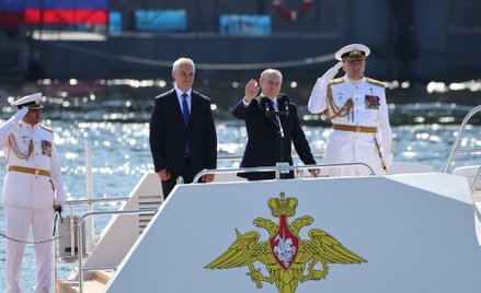 minister obrony Rosji Andriej Biełousow, prezydent Władimir Putin i głównodowodzący rosyjskiej maryn