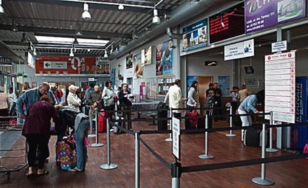 Linie lotnicze wprowadzają kolejne opłaty dla pasażerów.