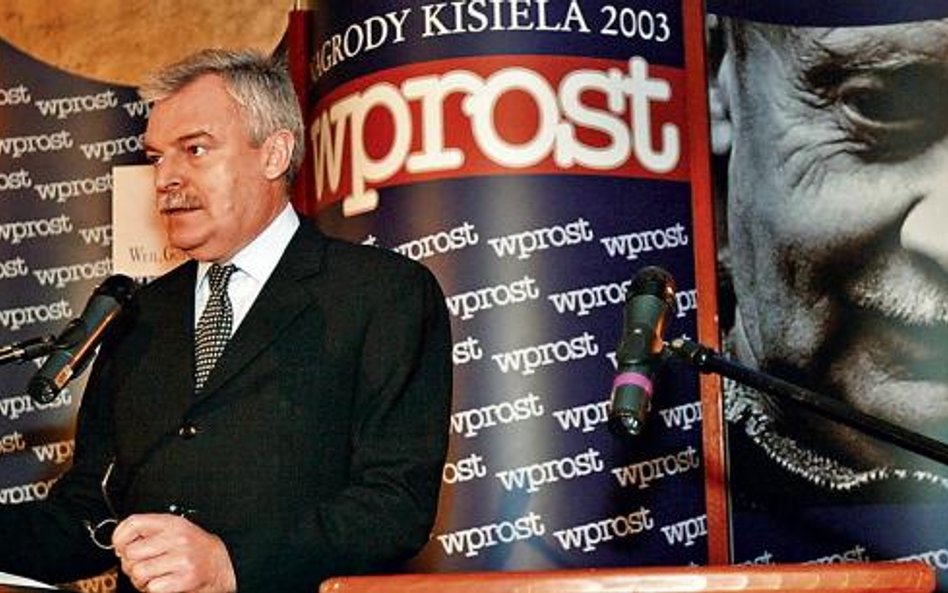 Marek Król przez wiele lat był redaktorem naczelnym tygodnika. Na zdjęciu w 2003 r. podczas uroczyst