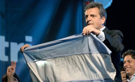 Wynik Sergia Massy oznacza, że mimo 130-proc. inflacji dotychczasowa ekipa ma szanse utrzymać władzę