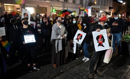 Protest przeciwko wyrokowi Trybunału Konstytucyjnego zaostrzającemu prawo aborcyjne, który miał miej