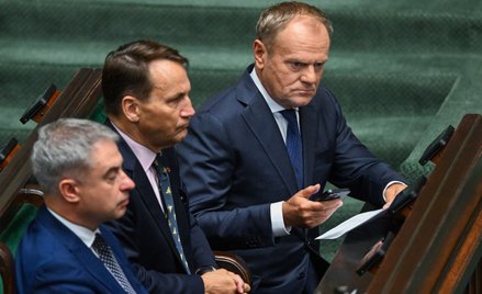 Radosław Sikorski i Donald Tusk w rządowych ławach