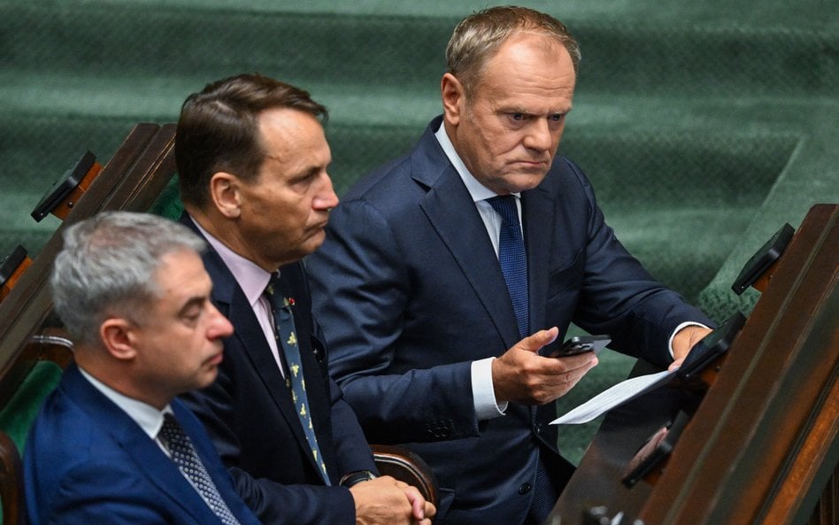 Radosław Sikorski i Donald Tusk w rządowych ławach