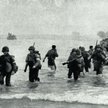Operacja „Torch”: amerykańska piechota morska wychodzi na plażę pod Oranem, 8 listopada 1942 r.