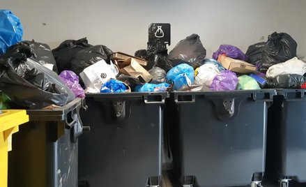 Pierwszy odbiór śmieci zmieszanych, czyli z czarnych pojemników, mieliśmy dopiero w sobotę po połudn