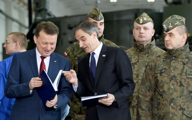 Minister obrony Mariusz Błaszczak i Ambasador USA w Polsce Paul W Jones