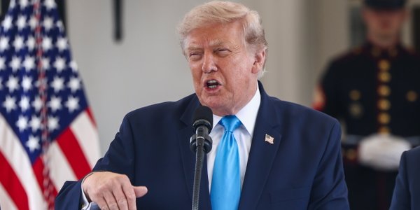 Wojna na szczycie Partii Republikańskiej. Trump coraz mocniej atakuje Thune’a