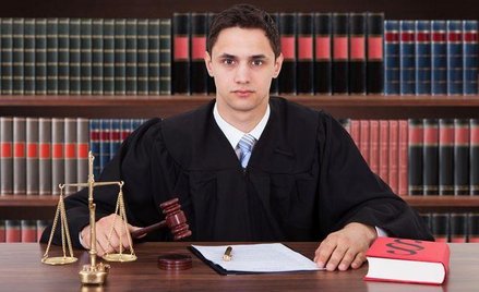 Asesor musi się sprawdzić na sali rozpraw zanim zostanie sędzią