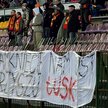 Podczas meczu Jagiellonia Białystok – Widzew Łódź (w maju) kibice wywiesili transparent: „Nie zamkni