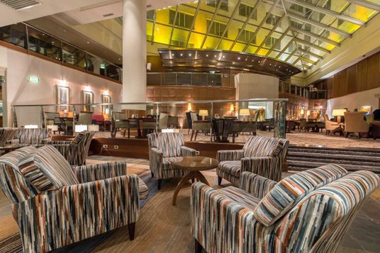 Współwłaścicielem warszawskiego hotelu Regent jest PHN. Obiekt dysponuje 246 pokojami, restauracją, 