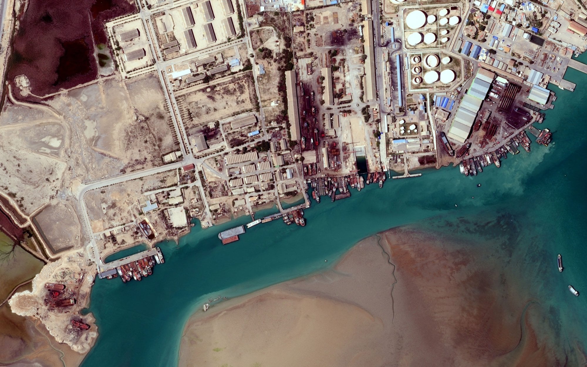 Rosjanie uciekają z Iranu. Ewakuacja pracowników elektrowni atomowej