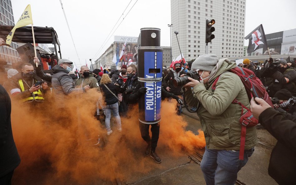 Marsz Strajku Kobiet pod domem Jarosława Kaczyńskiego