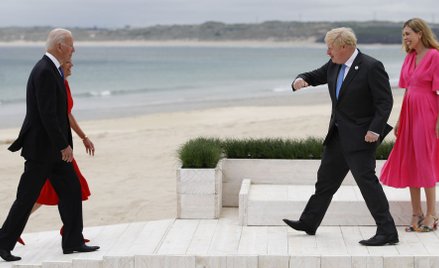 Joe Biden i Boris Johnson na szczycie G7 w Kornwalii