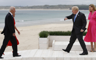 Joe Biden i Boris Johnson na szczycie G7 w Kornwalii