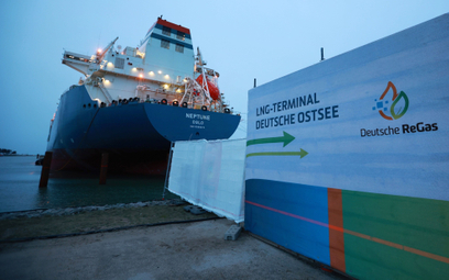 Niemiecki terminal LNG na Morzu Bałtyckim w Lubminie należacy do Deutsche ReGas