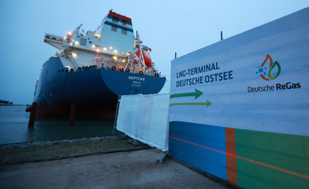 Niemiecki terminal LNG na Morzu Bałtyckim w Lubminie należacy do Deutsche ReGas