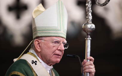 Metropolita krakowski, arcybiskup Marek Jędraszewski podczas sprawowania mszy świętej w katedrze na 
