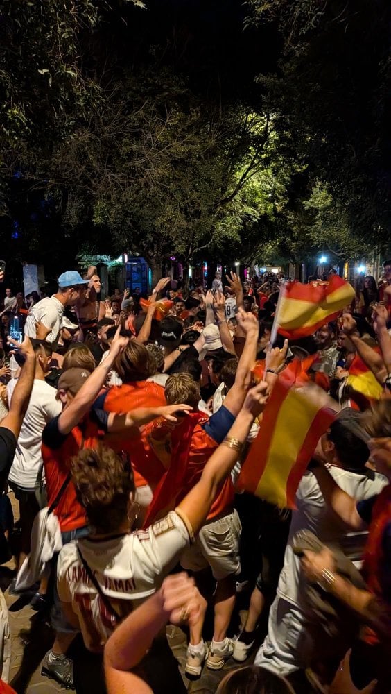 Hiszpanie świętują wygranie mundialu w Sewilli