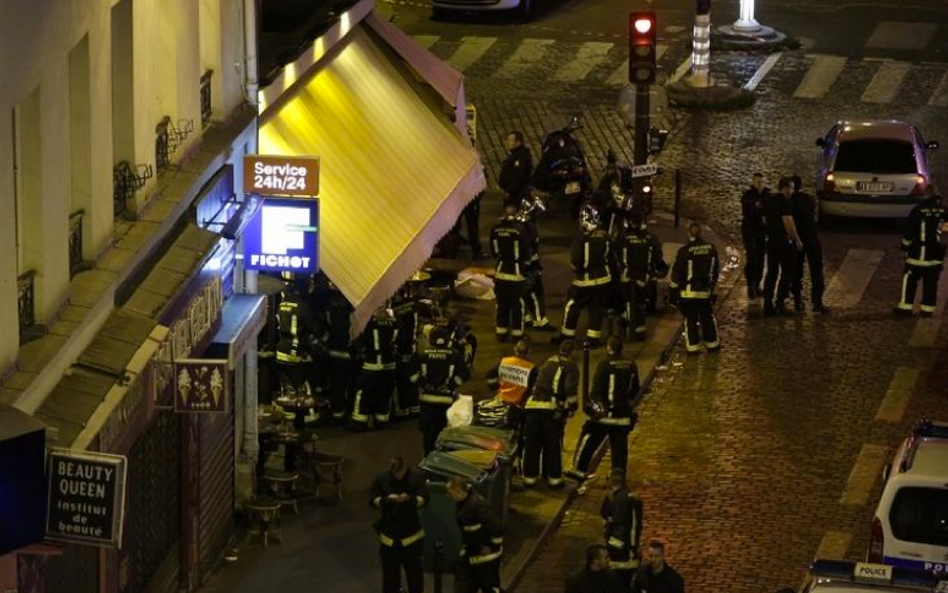 13 listopada – seria ataków terrorystycznych w centrum Paryża.