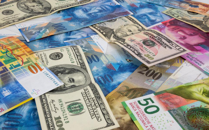 Typ fundamentalny: Dolar może nadal tracić względem franka