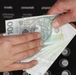 Grudniowa pensja jest kosztem w momencie wypłaty