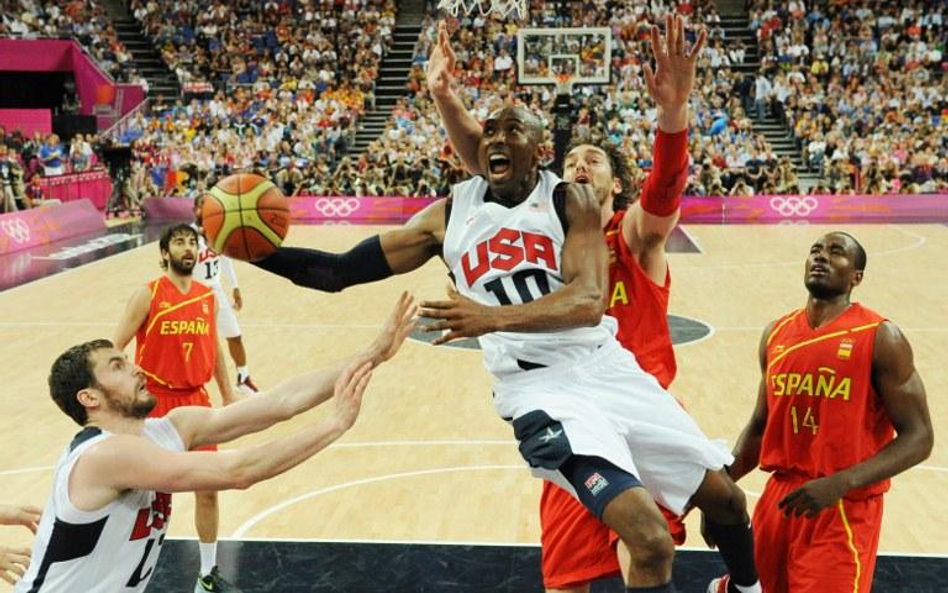 Z piłką Kobe Bryant
