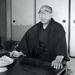 Ranpo Edogawa (1894-1965) udziela wywiadu dla gazety „Asahi”, Tokio, 14 grudnia 1955 r.