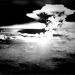 Grzyb atomowy po wybuchu bomby zrzuconej przez Amerykanów nad Nagasaki 9 sierpnia 1945 r.